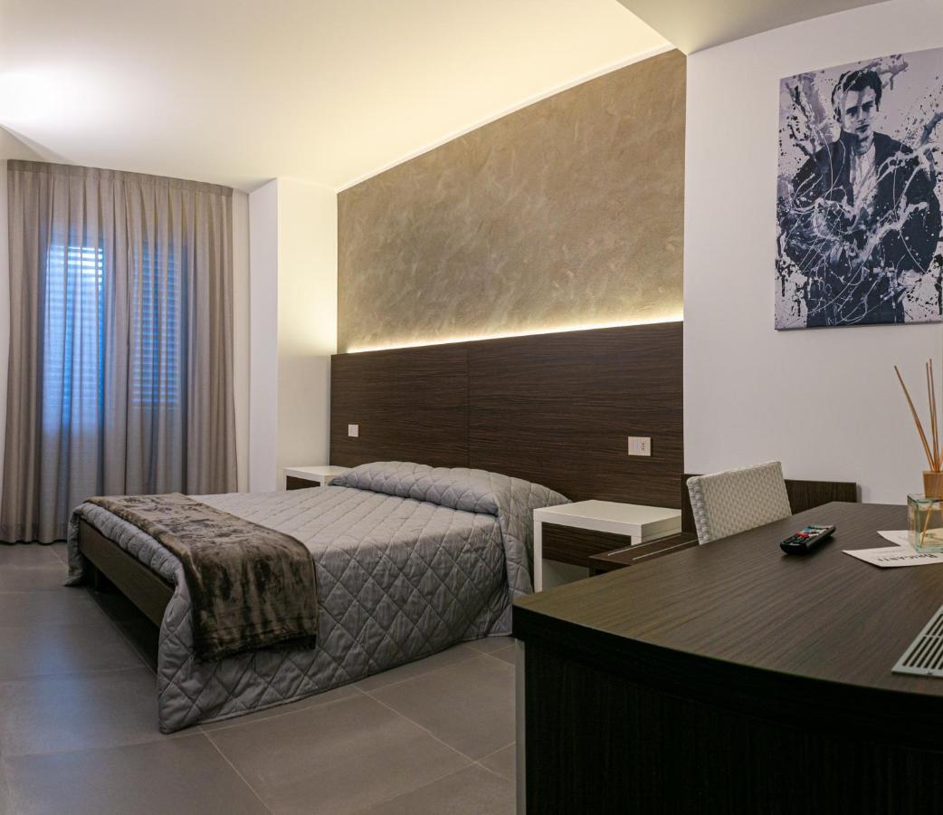 Brigante Suites Misano Adriatico Ngoại thất bức ảnh